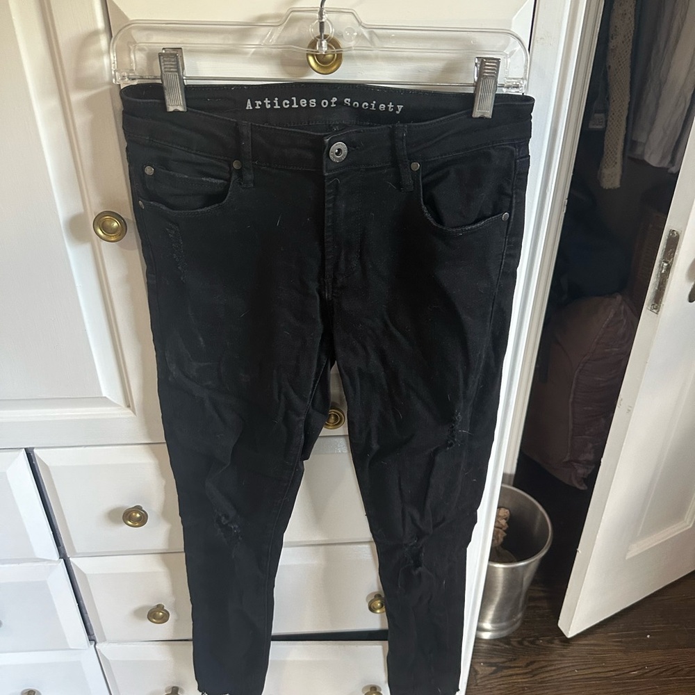 Women’s black ripped skinny jeans